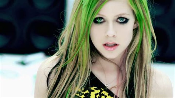 5 Of Our Favourite Avril Lavigne Music Videos