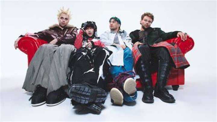 5 Seconds of Summer Release "Valentine" Music Video