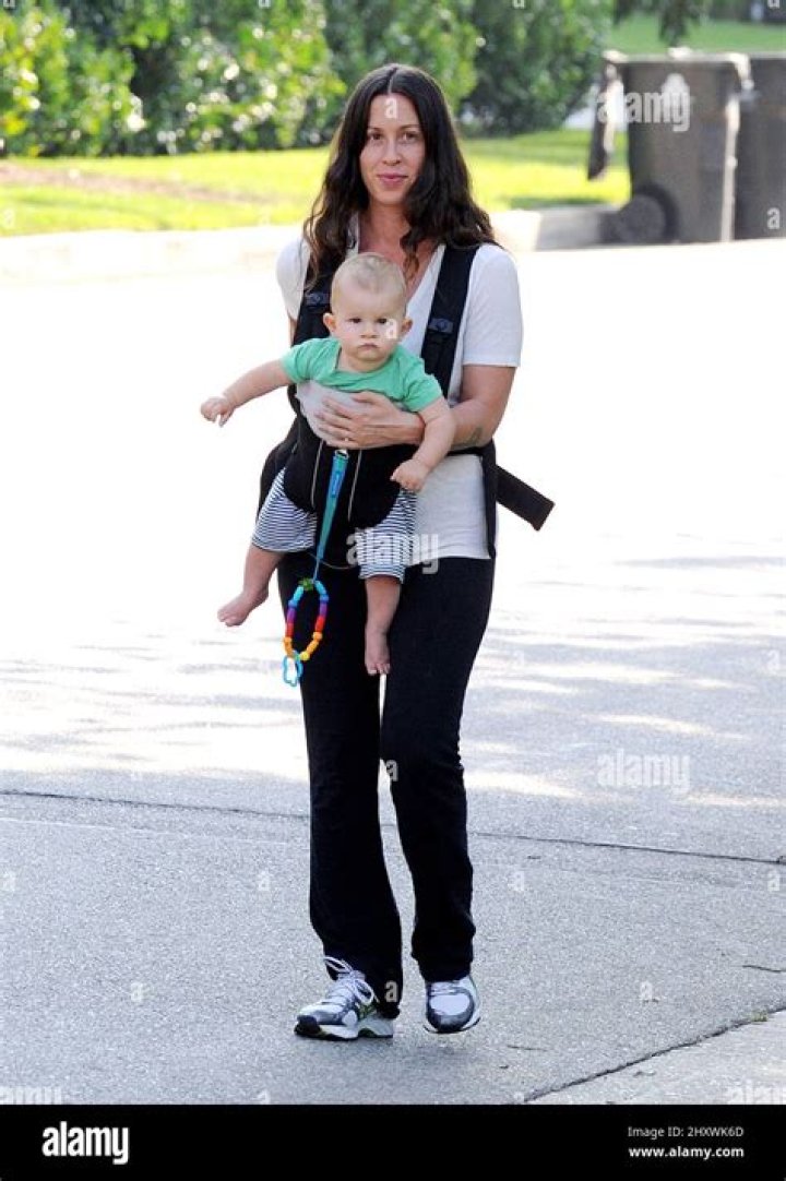 Alanis Morissette Welcomes A Baby Boy For Christmas