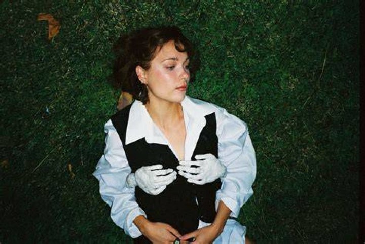 Alt-pop Artist Abby Sage Shares New Single And Video For "Pool Party"