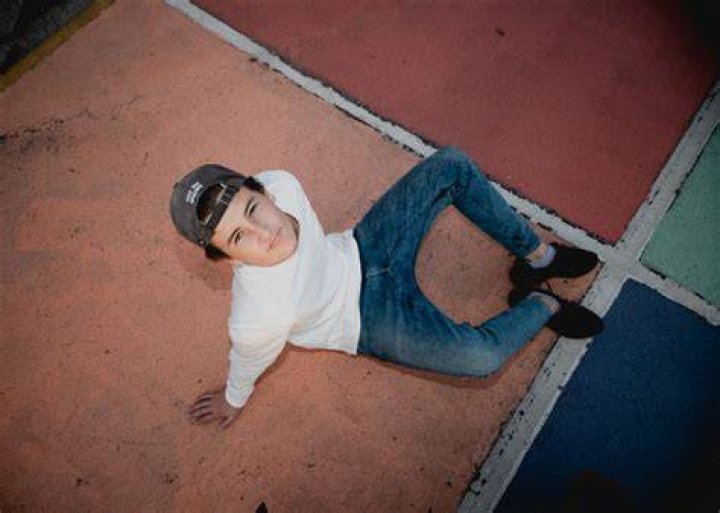Arden Jones Drops Music Video for “Parallel Parking” and Brand-New “Roll the Dice”