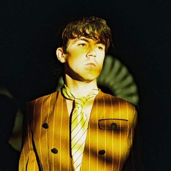 Artist 101: Declan McKenna - CelebMix