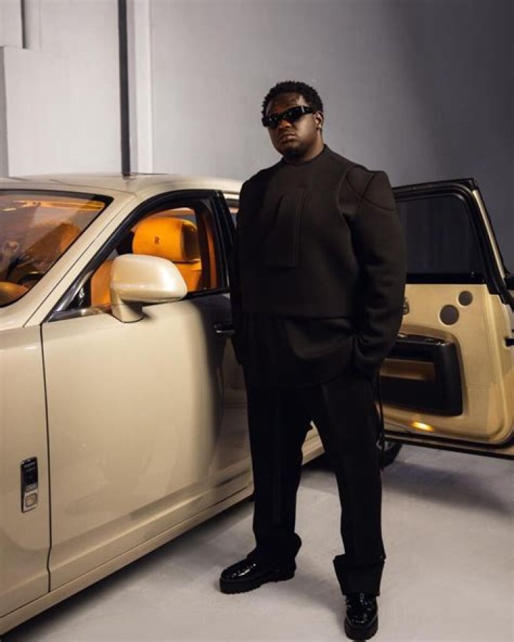 Asake Biography: Age, Songs, Net Worth, Girlfriend, Record Label, Lyrics, Wikipedia, Wife, Instagram, Cars, House, Phone Number, Albums