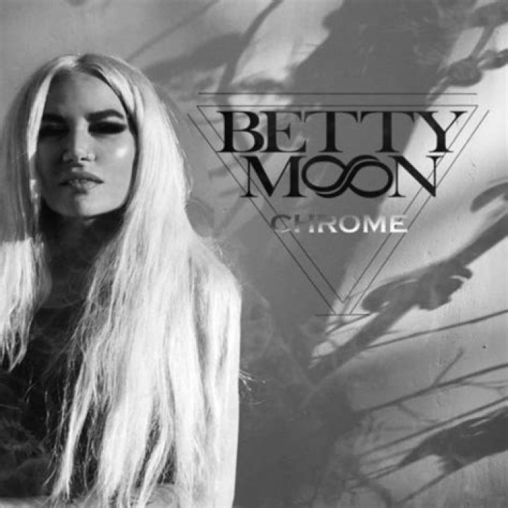 Betty Moon Drops Music Video – ‘Waste Your Time’