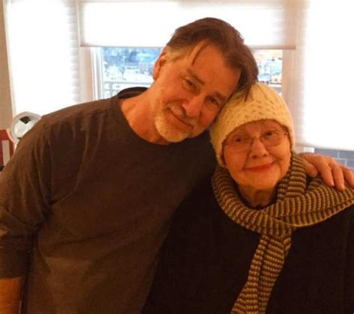 Bonnie Hunt Married, Husband, Divorce, Bio, Facts, Net Worth, Family