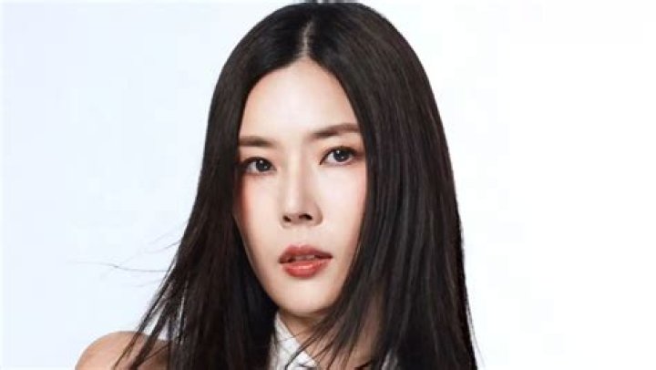 Carrie Wong Biography: Hight, Drama, Husband, Age, Instagram, Net Worth, Boyfriend, Education, Chinese Name