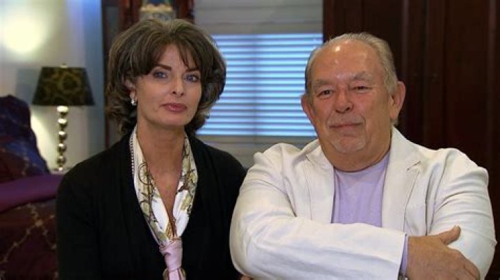 Celebrity Wife Swap LIVE RECAP 4/22/14: Robin Leach and Eric Roberts Swap Lives