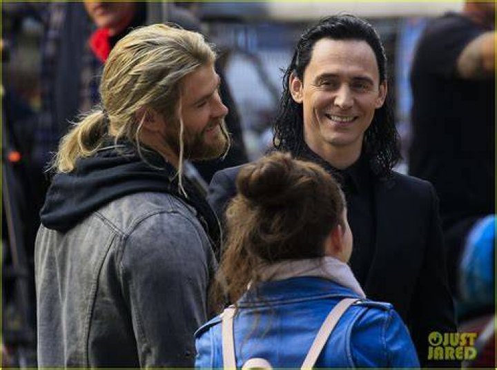 Chris Hemsworth Shares Video From Thor: Ragnarok Set