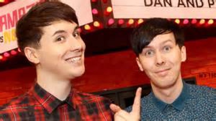 Dan and Phil Win YouTuber of the Year at the CelebMix Awards