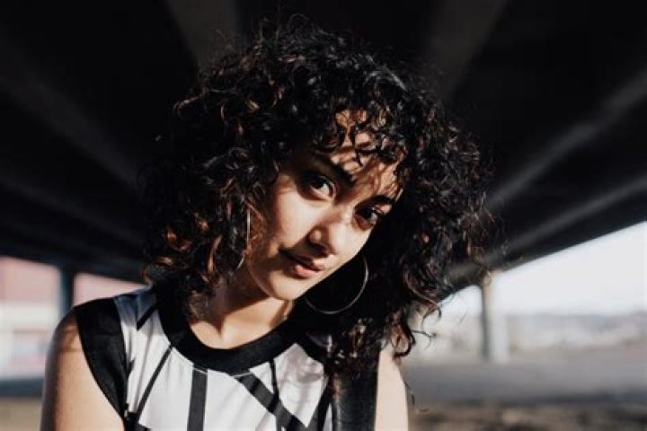 Denise Valle dedicates an anthem to fellow over-thinkers in her new single, "Circles"