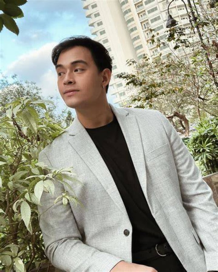 Diego Loyzaga Biography: Age, Net Worth, Instagram, Spouse, Height, Wiki, Parents, Siblings, Movies