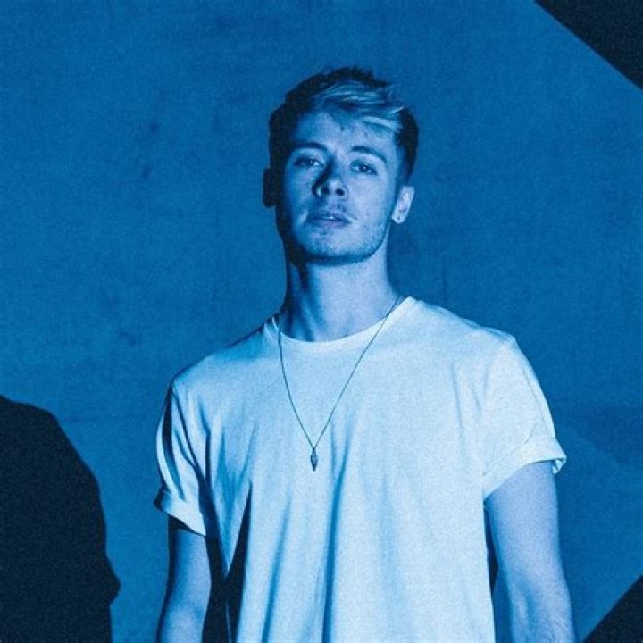 Ellis explores "The Taste" of the dark side of addiction in newest single