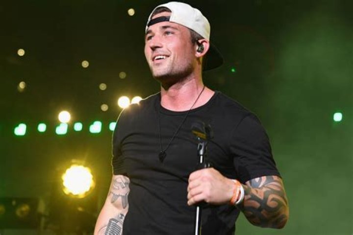 EXCLUSIVE: Michael Ray Talks Nineteen Tour and C2C