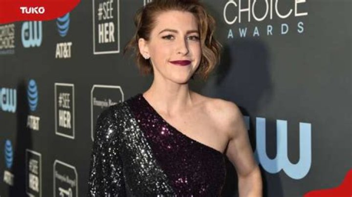 Fame | Eden Sher net worth and salary income estimation Apr, 2024