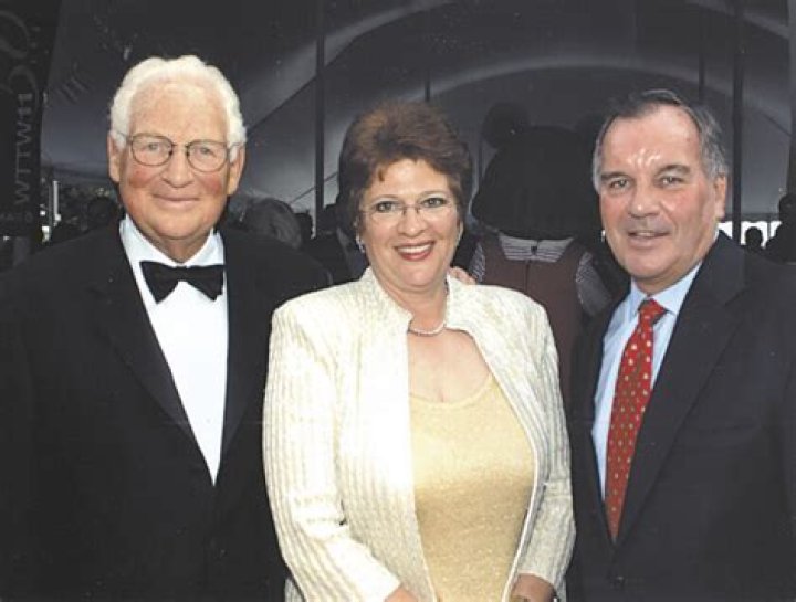 Fame | Fay Hartog-Levin net worth and salary income estimation Jan, 2024