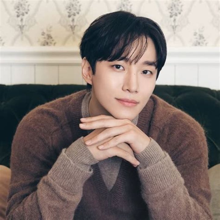 Fame | Lee Jun Ho net worth and salary income estimation Apr, 2024