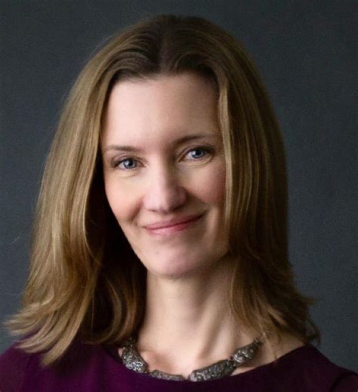Fame | Sara Suzanne Brown net worth and salary income estimation Apr, 2024
