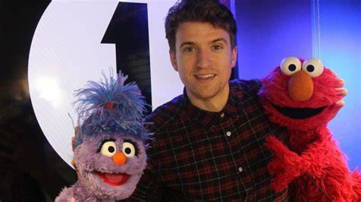 Greg James and Elmo Cover 'History'