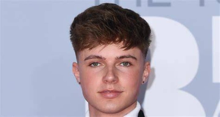 HRVY teases upcoming debut record with 'Nevermind'