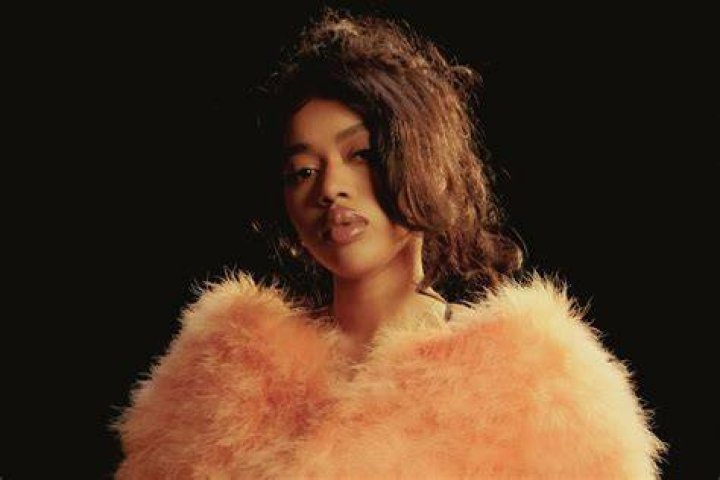 INTERVIEW: Jean Deaux Chats 'nowhere, fast' EP