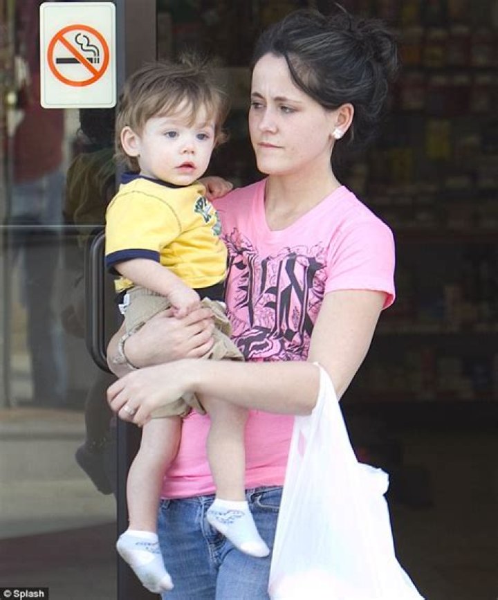 Jenelle Evans Pregnant Admits She Is Still Drinking Alcohol And Doing Drugs – Baby at Risk!