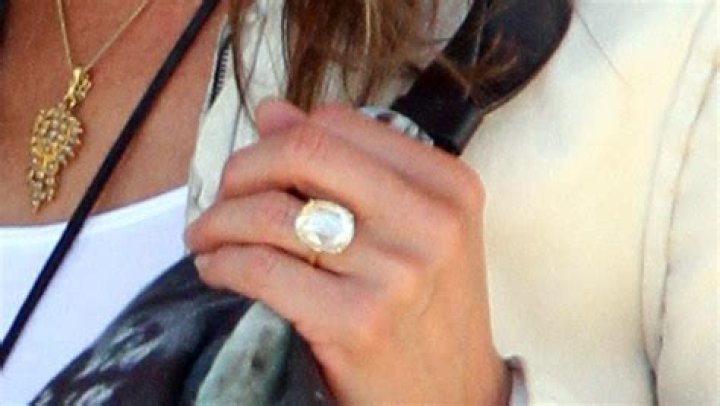 Jennifer Aniston And Justin Theroux Wedding Break Up Rumors – Jennifer Spotted Not Wearing Her Engagement Ring!
