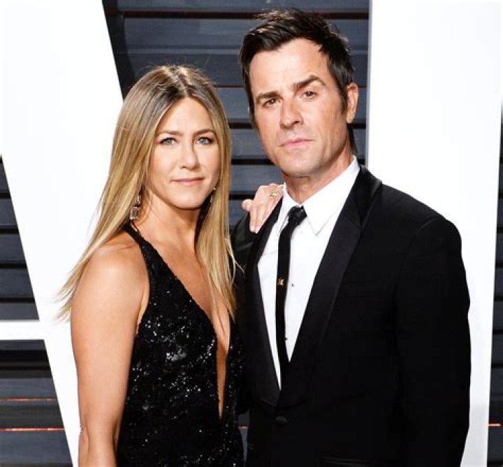 Jennifer Aniston And Justin Theroux Wedding Break Up Rumors - Jennifer Spotted Not Wearing Her Engagement Ring!
