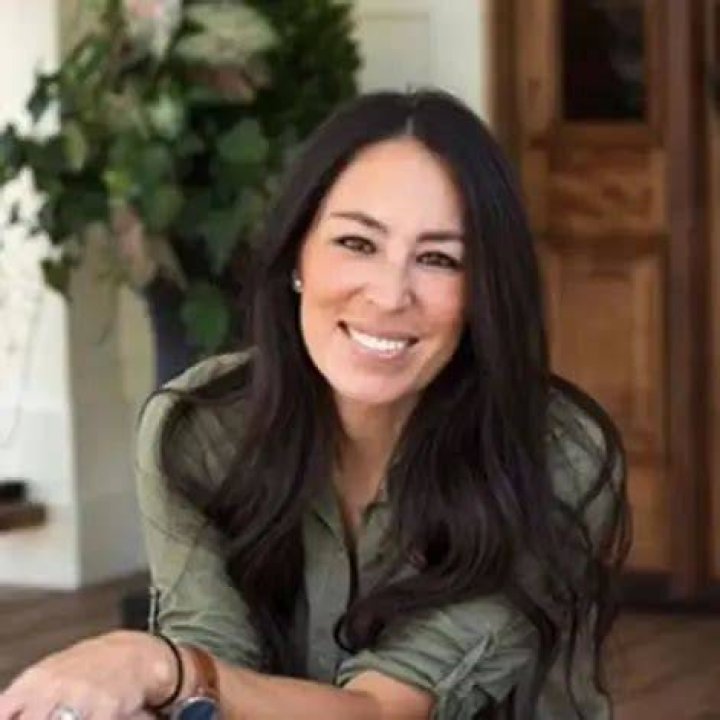 Joanna Gaines Biography, Wikipedia, Age, Net Worth, Book, Husband, Siblings, Cooking Show, House, Furniture