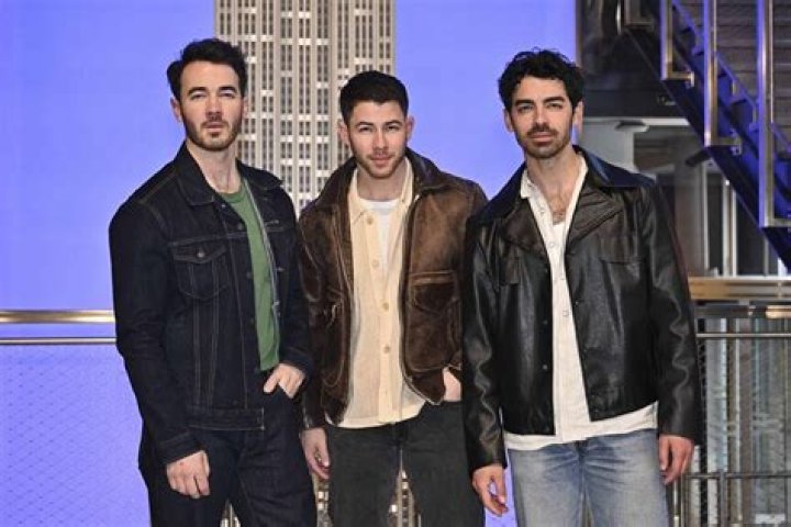 Joe Jonas Definitely Gay – The Jonas Brothers Discuss Gay Rumors