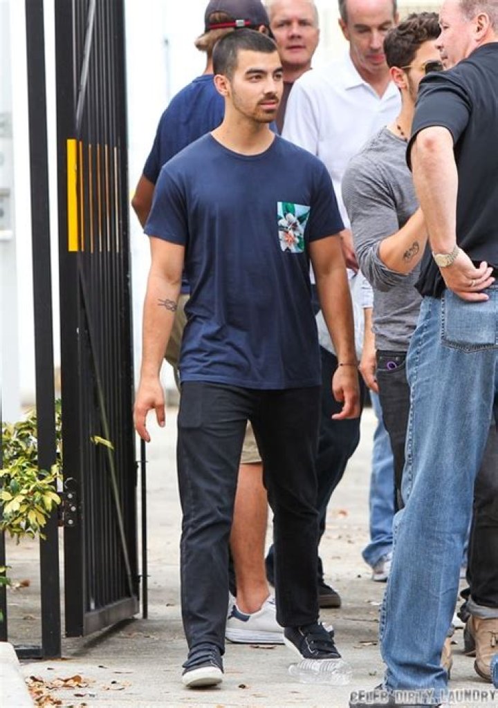 Joe Jonas Definitely Gay - The Jonas Brothers Discuss Gay Rumors Joe Jonas Definitely Gay - The Jonas Brothers Discuss Gay Rumors