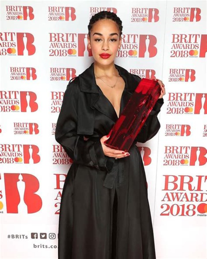 Jorja Smith wins BRITs Critics' Choice Award 2018