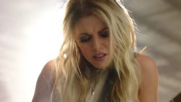 Lindsay Ell releases music video for "Waiting On You"