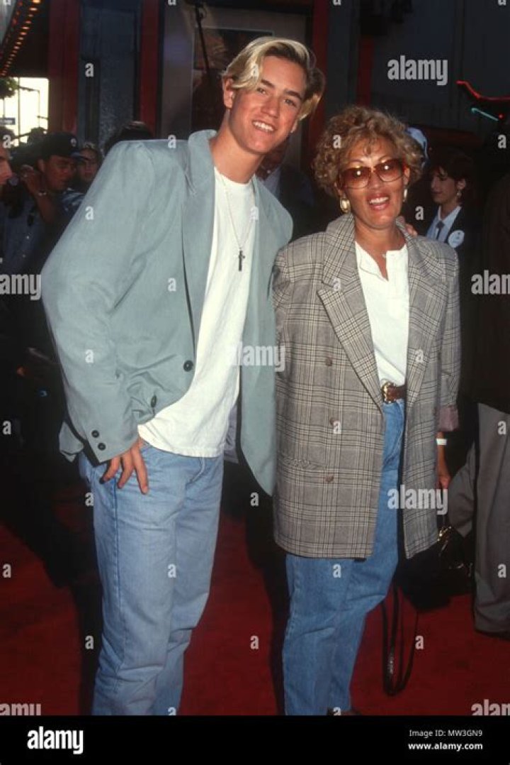 Mark-Paul Gosselaar's Wife: Discovering Catriona McGinn Mark-Paul Gosselaar's Wife: Discovering Catriona McGinn