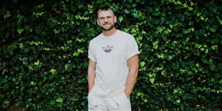 Motivating young adults with his books based on LGBTQ+ characters | Arend Richard