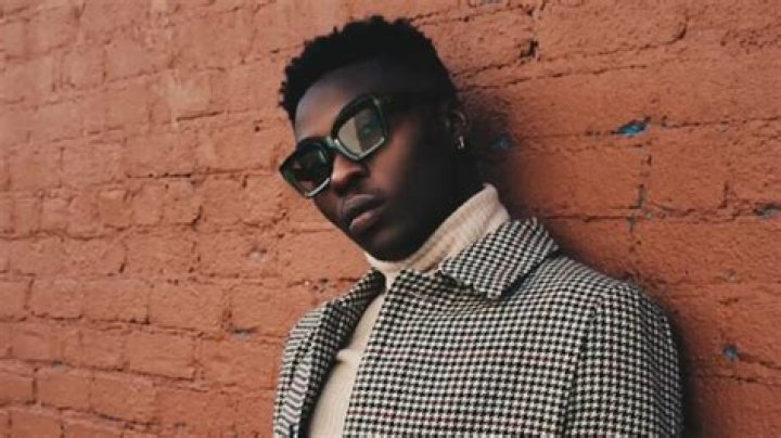 Reekado Banks Biography: Age, Net Worth, Songs, EP Albums, Wife, Pictures, Girlfriend, Wikipedia, Record Label