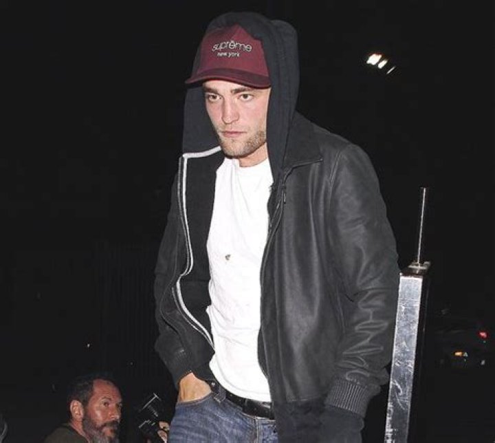 Robert Pattinson Hooks Up With Sienna Miller, Cheats On FKA Twigs With Pal Tom Sturridge’s Ex?