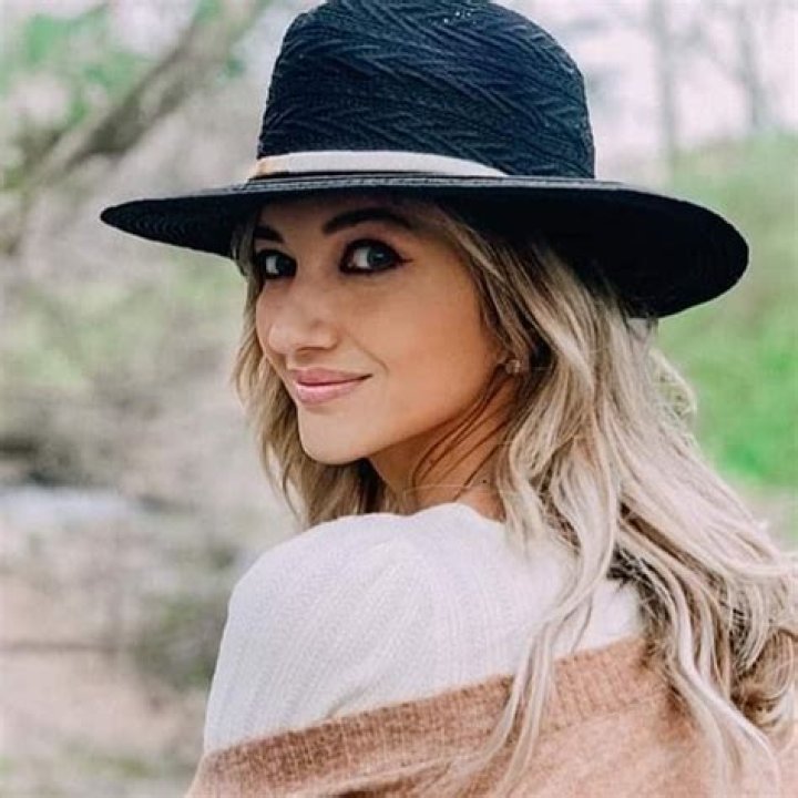 Sarah Darling Confirms Release Date of New Single