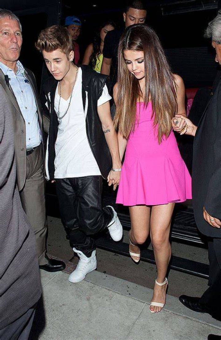 Selena Gomez & Justin Bieber Diss Each Other On Stage at 2015 VMAs: Mash-Up Of ‘Good For You’ & ‘What Do You Mean’?