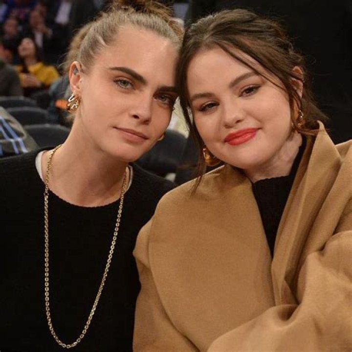 Selena Gomez and Cara Delevingne Dating: Affectionate and In Love? (PHOTOS)