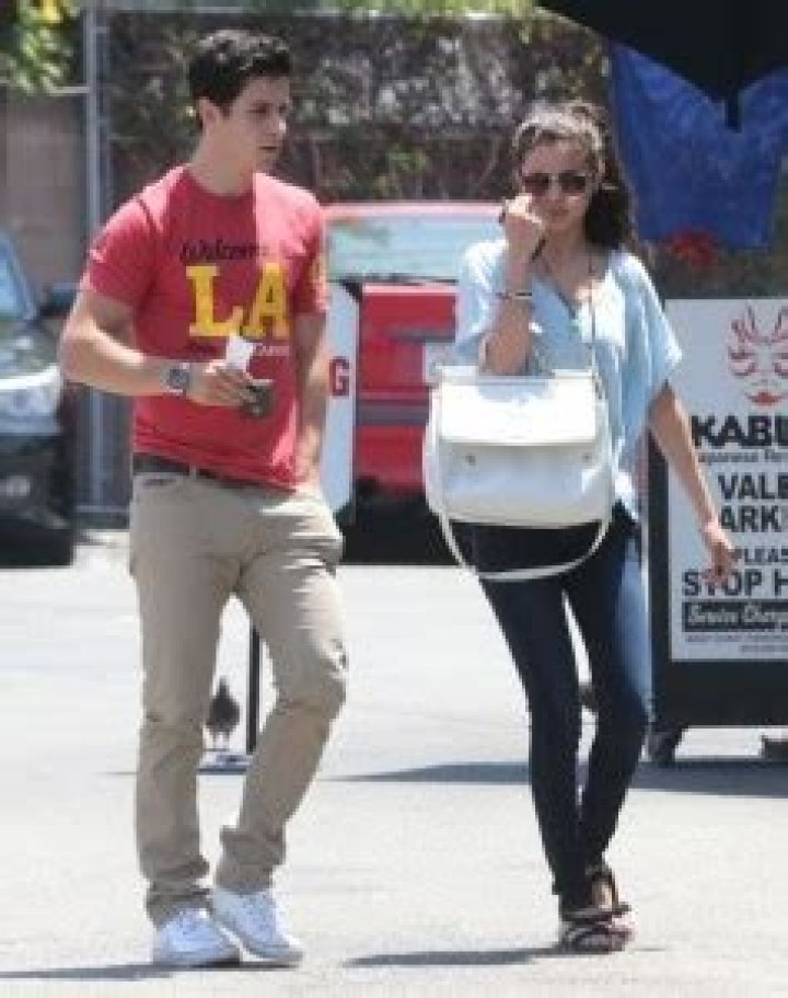 Selena Gomez Dating David Henrie, Moving On From Justin Bieber (PHOTOS)