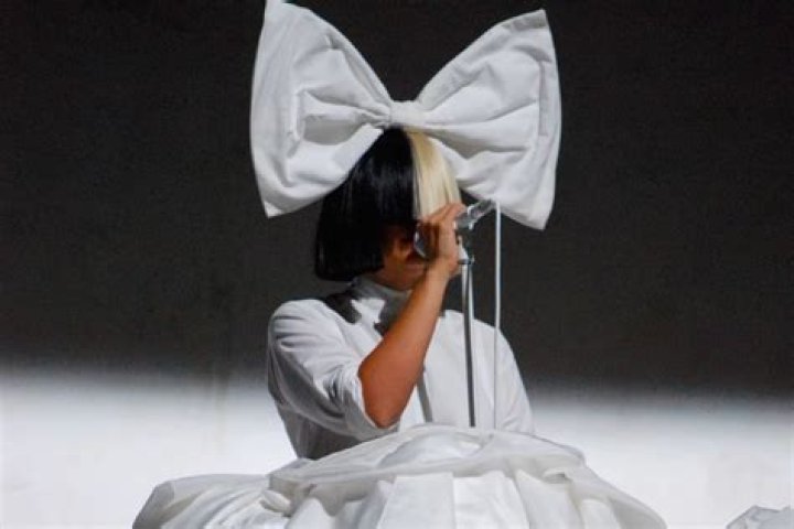 Sia Continues Her Billboard Reign At The Top Of The Charts With 'Cheap Thrills'