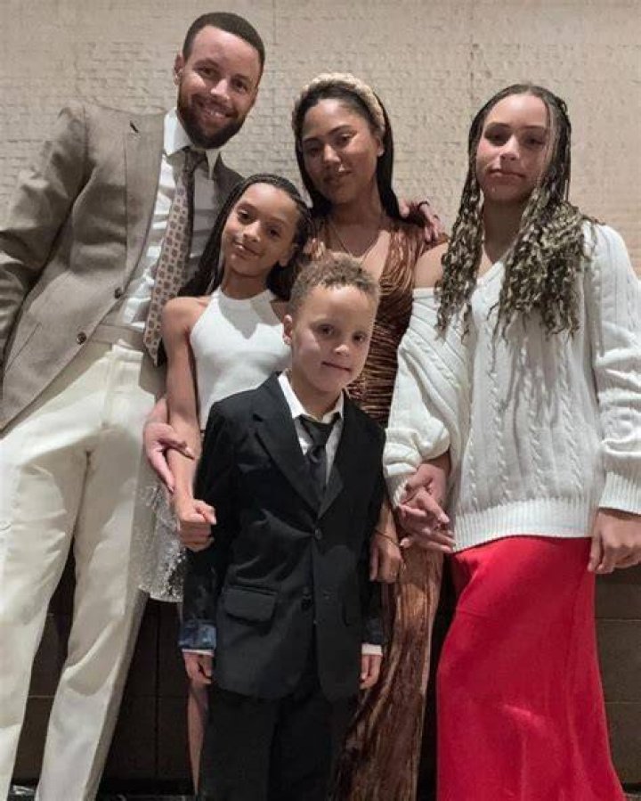 Stephen Curry's Wife Ayesha Curry Biography: Age, Net Worth, Siblings, Movies, Height, Children