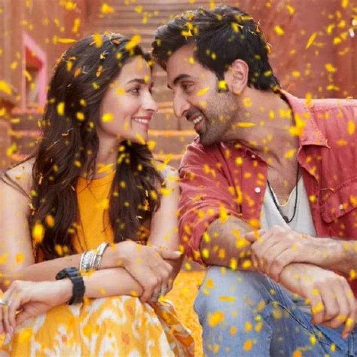 The Much-Awaited Love Ballad "Kesariya" From Brahmastra Gets Fans' Love