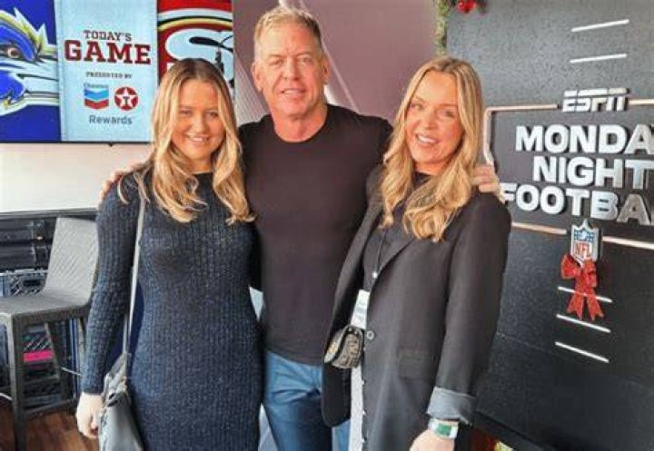 Troy Aikman Biography: Net Worth, Stats, Age, Son, Daughters, Wife, Salary, Hand Size, Wikipedia, Young, ESPN, Rookie Card