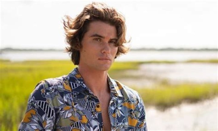 Who Is Chase Stokes’ Girlfriend? His Bio, Family Details, Dating & Facts